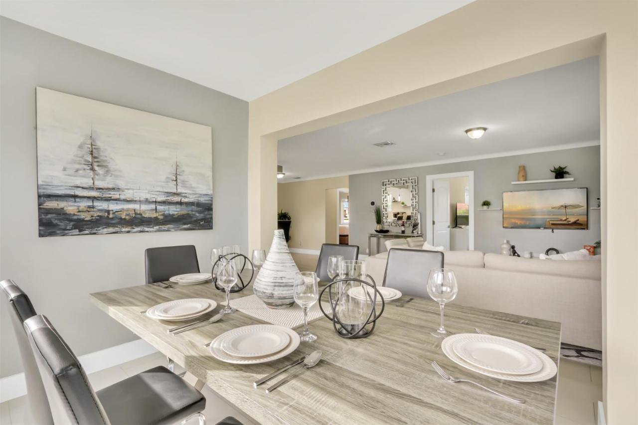 Bright Pompano Beach With Pool Access ภายนอก รูปภาพ